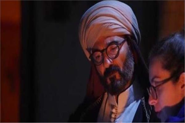 خالد النبوى فى كواليس مسلسل رسالة الإمام مع مساعد المخرج