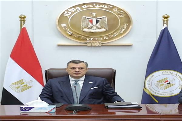  أحمد عيسى وزير السياحة والآثار