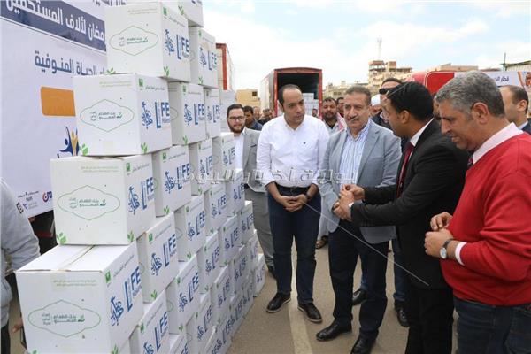 محافظ المنوفية خلال تدشن  مبادرة كتف في كتف