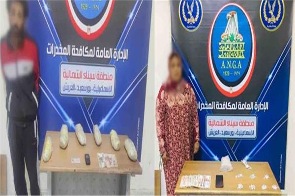 المتهمان وأمامهما المضبوطات