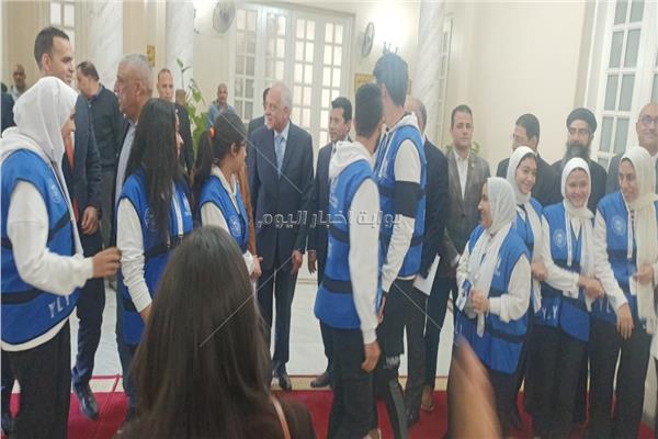 محافظ الجيزة خلال انطلاق جلسة برلمان طلائع محافظة الجيزة مع التنفيذيين