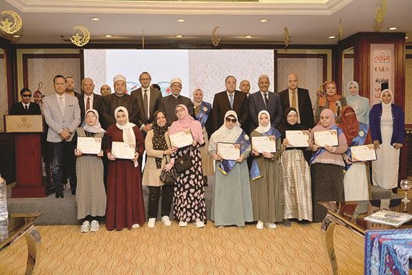 المكرمون من خريجي حملة «ألمس حلمك» من قطاع المعاهد الأزهرية 
