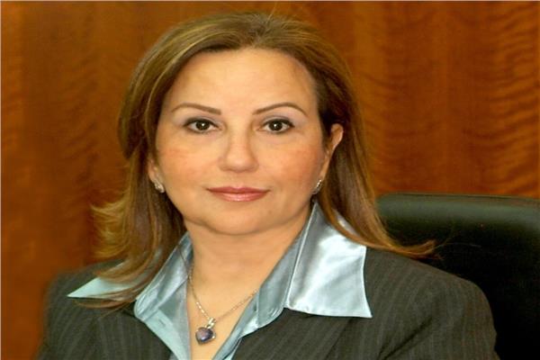 الكاتبة الصحفية نوال مصطفي