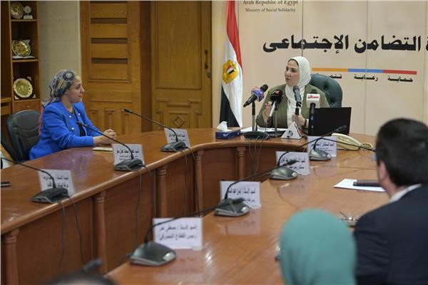 وزيرة التضامن خلال توقيع برتوكول شهادة حياة كريمة