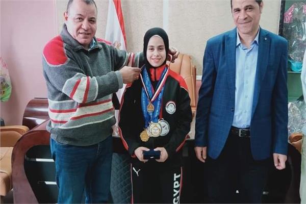 جاد يكرم بطلة العالم  حبيبة سعد مديح  وبطلة المشروع القومي لرفع الأثقال 