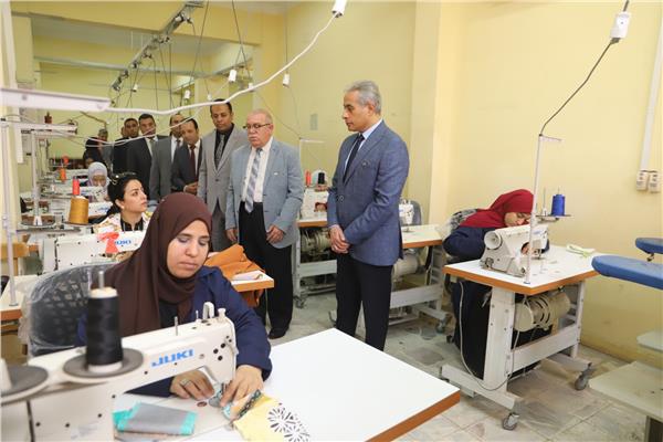 وزير القوى العاملة حسن شحاته