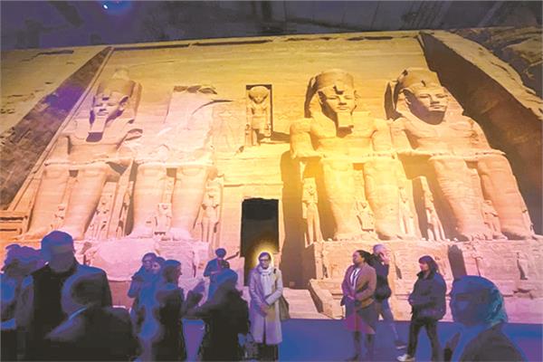  أخبار اليوم ترصد الإقبال الكبير على معرض رمسيس وذهب الفراعنة بباريس فور افتتاحه