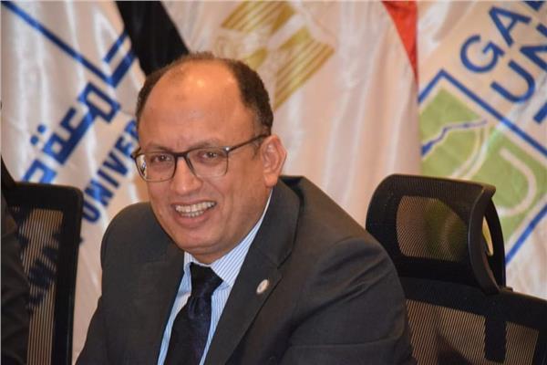السيد قنديل رئيس جامعة حلوان