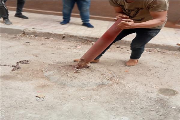 رفع التعديات وتحرير محاضر إتلاف اسفلت بحي العجوزة