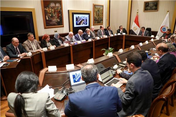 اجتماع  وزير الصحة