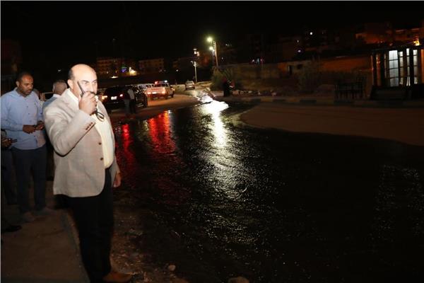 محافظ أسوان يتفقد مشروعات كوبرى السيل العلوى 