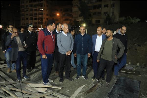 محافظ الجيزة يتابع الأعمال الإنشائية لساحات الانتظار