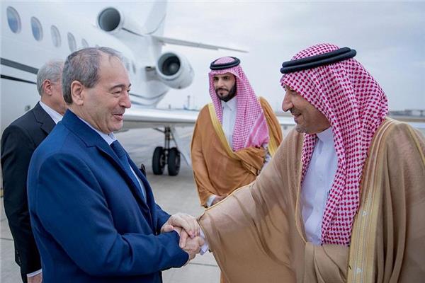 الخريجي أثناء استقباله فيصل المقداد