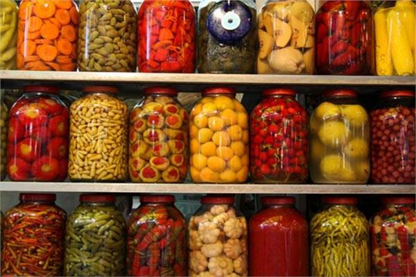  أستاذ سموم بالإسكندرية: تحذر من اضرار  استخدام المخللات فى رمضان   