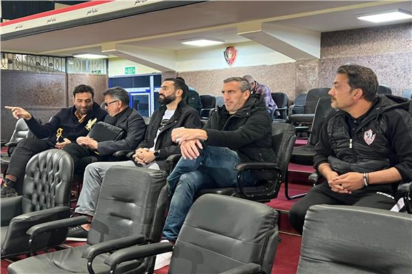 أوسوريو يشاهد مباراة الزمالك وحرس الحدود من المدرجات