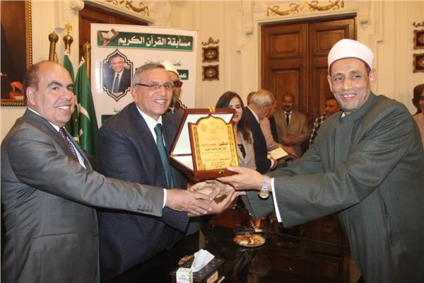 حزب الوفد يكرم حفظة القرآن الكريم