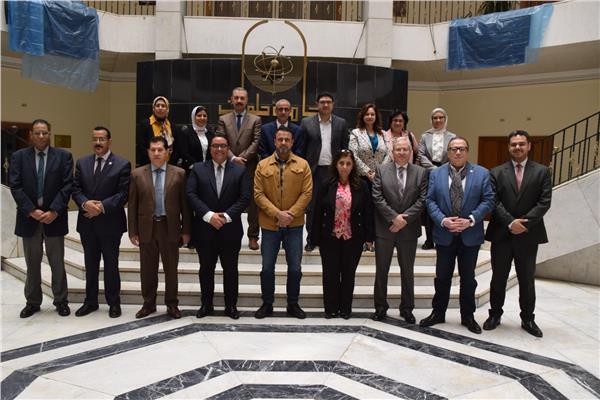 الداعية مصطفى حسني خلال ندوته بجامعة حلوان