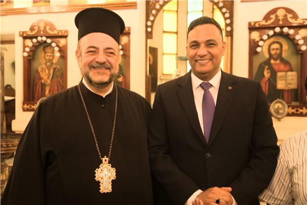محافظ الدقهلية يقدم التهنئة للأخوة الأقباط بعيد القيامة