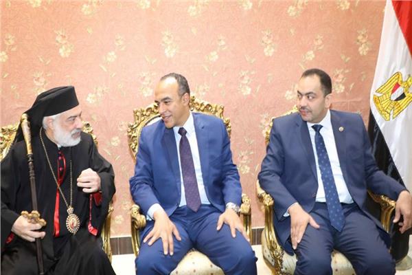 الدكتور محمد أبوزيد، نائب المحافظ، يزور عددا من الكنائس بمدينة المنيا