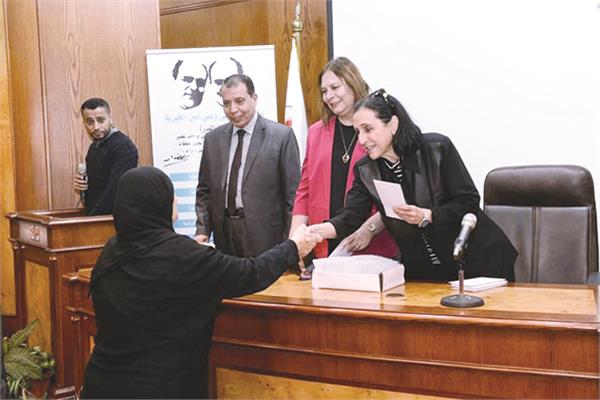 «أرزاق» تتسلم مساعدة مالية من «ليلة القدر»