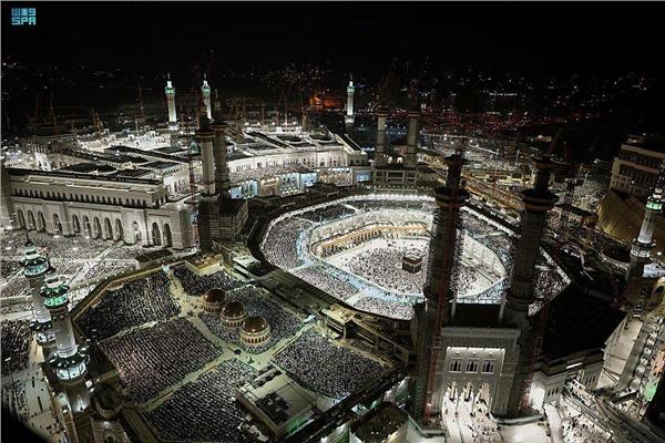 مليونا مصل في الحرمين الشريفين ليلة السابع والعشرين
