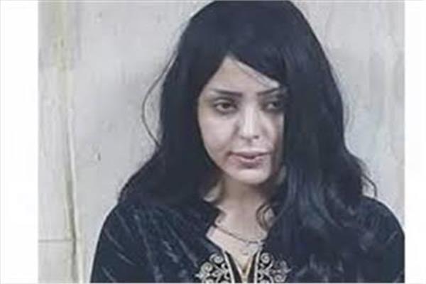 وصول سلمى الشيمي إلى المحكمة في الإسكندرية