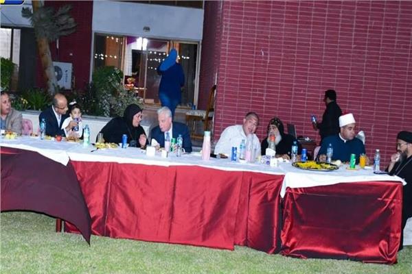 فوده يقيم مأدبة إفطار الأسرة السيناوية 