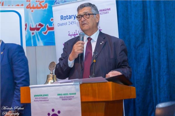 الدكتور نبيل حلمى