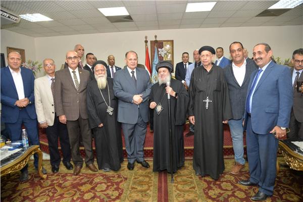 محافظ أسيوط يستقبل المهنئين بعيد الفطر المبارك