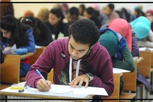 امتحانات طلاب صفوف النقل 