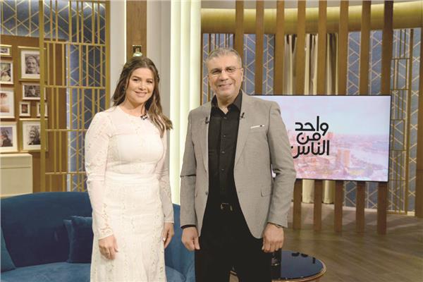 يسرا اللوزى مع عمرو الليثى أثناء تصوير الحلقة