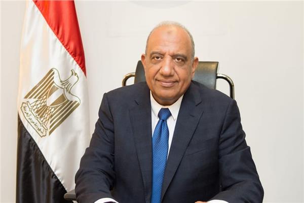الدكتور محمود عصمت وزير قطاع الأعمال العام 