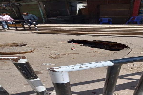 بالصور هبوط ارضى مفاجئ بالمحلة الكبرى