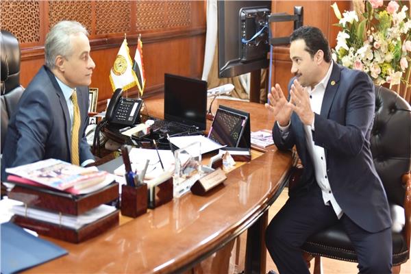 الزميل محمد عوض أثناء حواره مع وزير القوى العاملة 