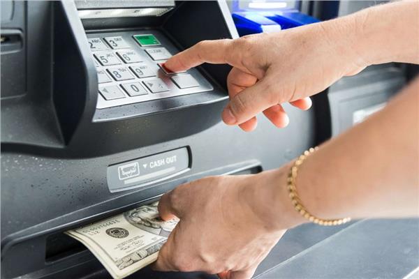  سحب البطاقة البنكية من ماكينات الـATM