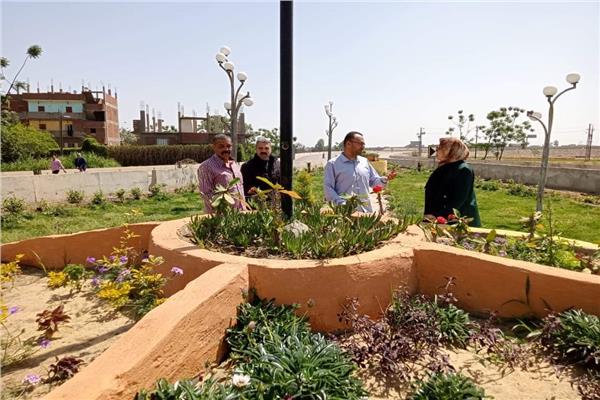 تجميل ميادين ومداخل مركز الباجور بالورود ونباتات الزينة