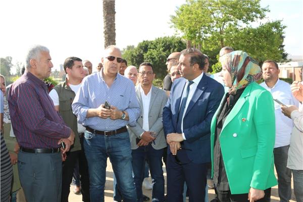  وزير الرى يتفقد أعمال تطهير الترع بمحافظة المنوفية