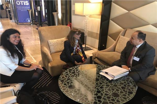 معيط مع مدير مركز السياسة الضريبية والإدارة بمنظمة التعاون الاقتصادي