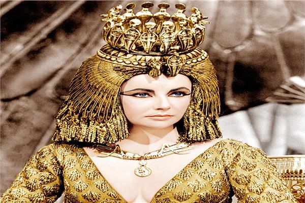 إليزابيث تايلور في دور كليوباترا