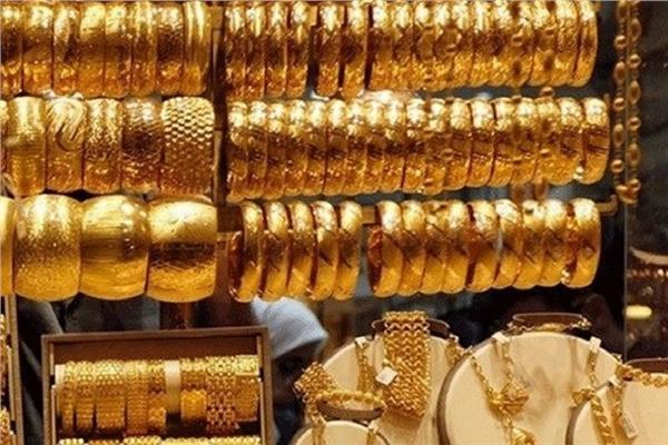 صورة أرشيفية لبعض المشغولات الذهبية بالسوق المحلية