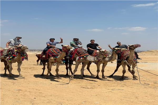  فريق «باك ستريت بويز» في الأهرامات