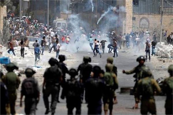 مواجهات بين الفلسطينيين وقوات الاحتلال الإسرائيلي في مخيم العروب