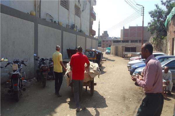 تحرير 53 محضر إشغال طريق بمركز بنى مزار