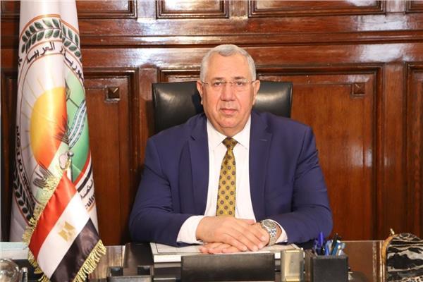  السيد القصير وزير الزراعة
