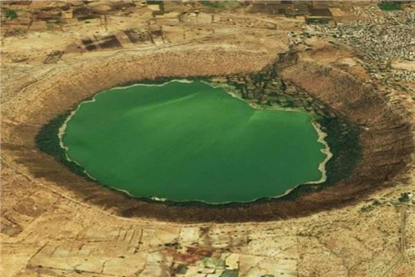 بحيرة لونار الغامضة في الهند