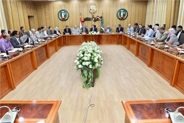 اللواء إبراهيم أبو ليمون محافظ المنوفية خلال الاجتماع