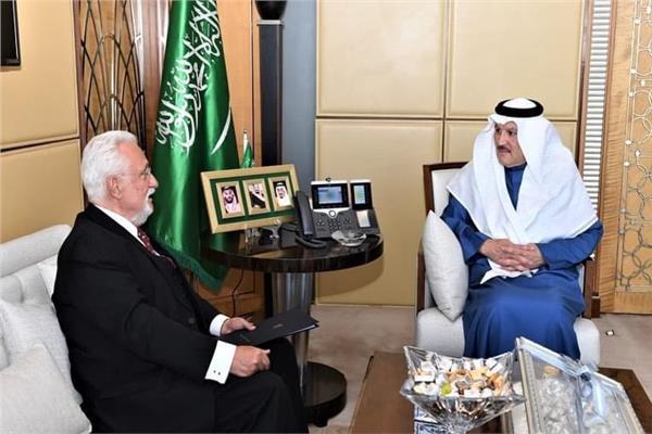 السفير السعودي لدى القاهرة أسامة بن أحمد نقلي وسفير جمهورية كرواتيا في مصر تومسلاف بوشناك