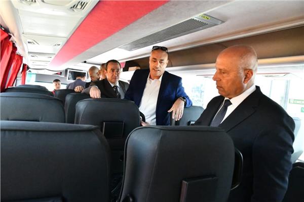  وزير النقل بالساحة الخارجية لوزارة النقل