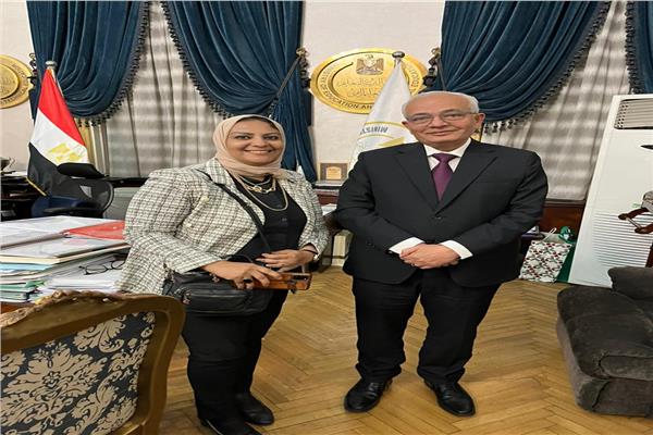 الدكتور رضا حجازي، وزير التربية والتعليم مع محرر بوابة اخبار اليوم