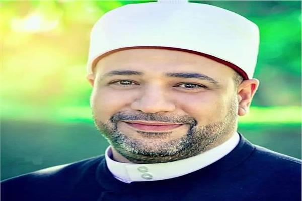 الدكتور أيمن أبو عمر